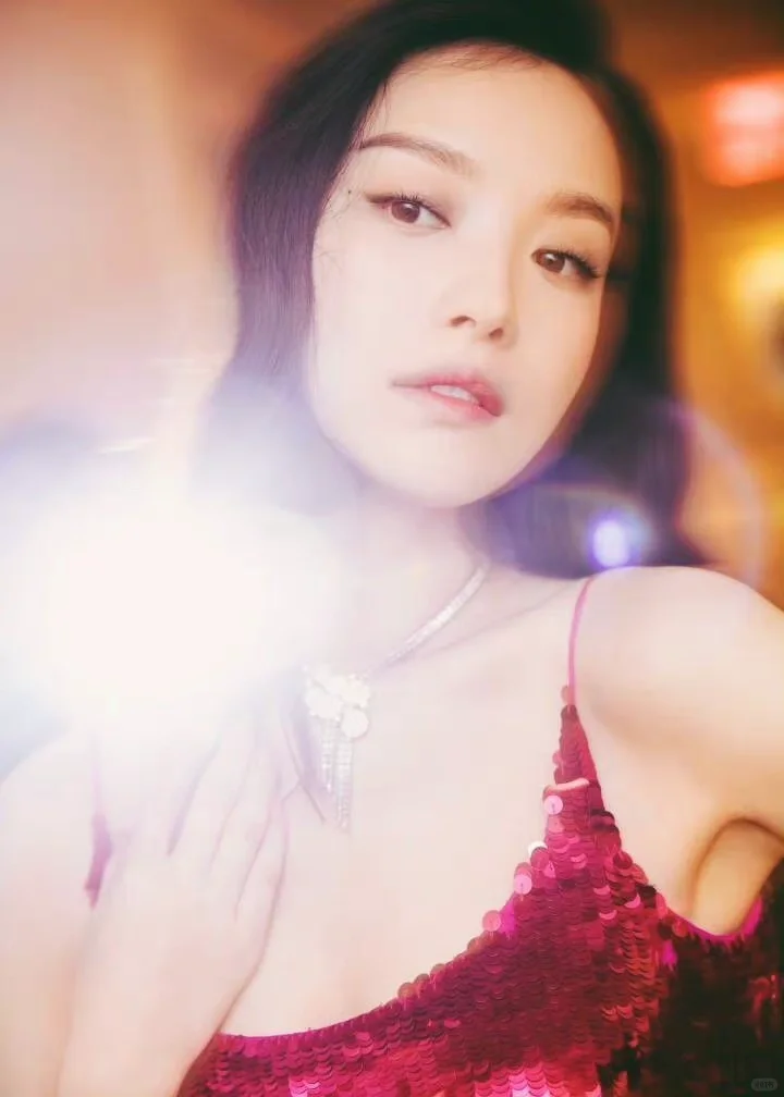 倪妮 | 风情万种 媚而不妖 ，很有氛围感