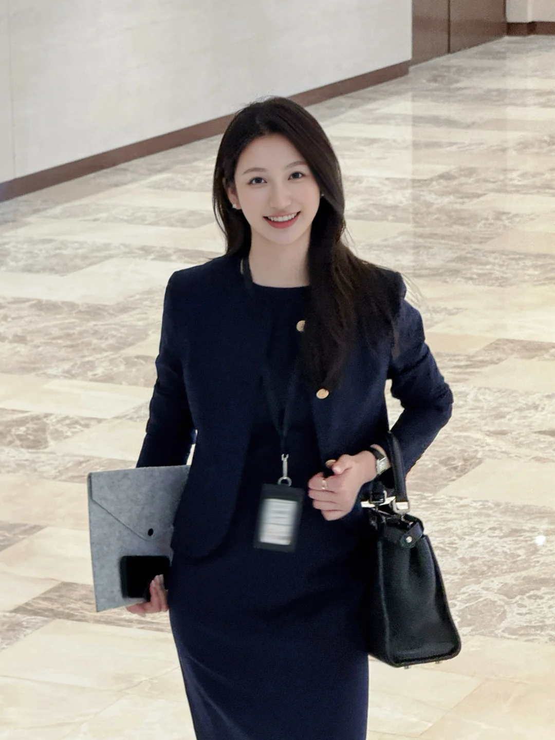 上个美美的班 就过周末啦