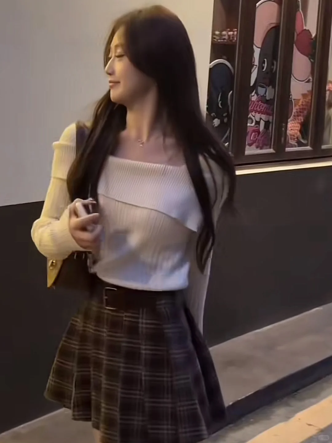 啊啊啊有被美到！一字肩上衣真的好温柔纯欲