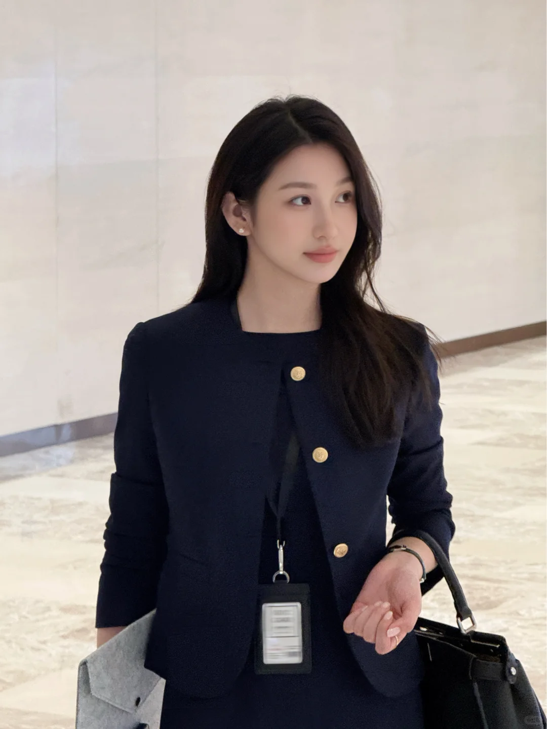 上个美美的班 就过周末啦