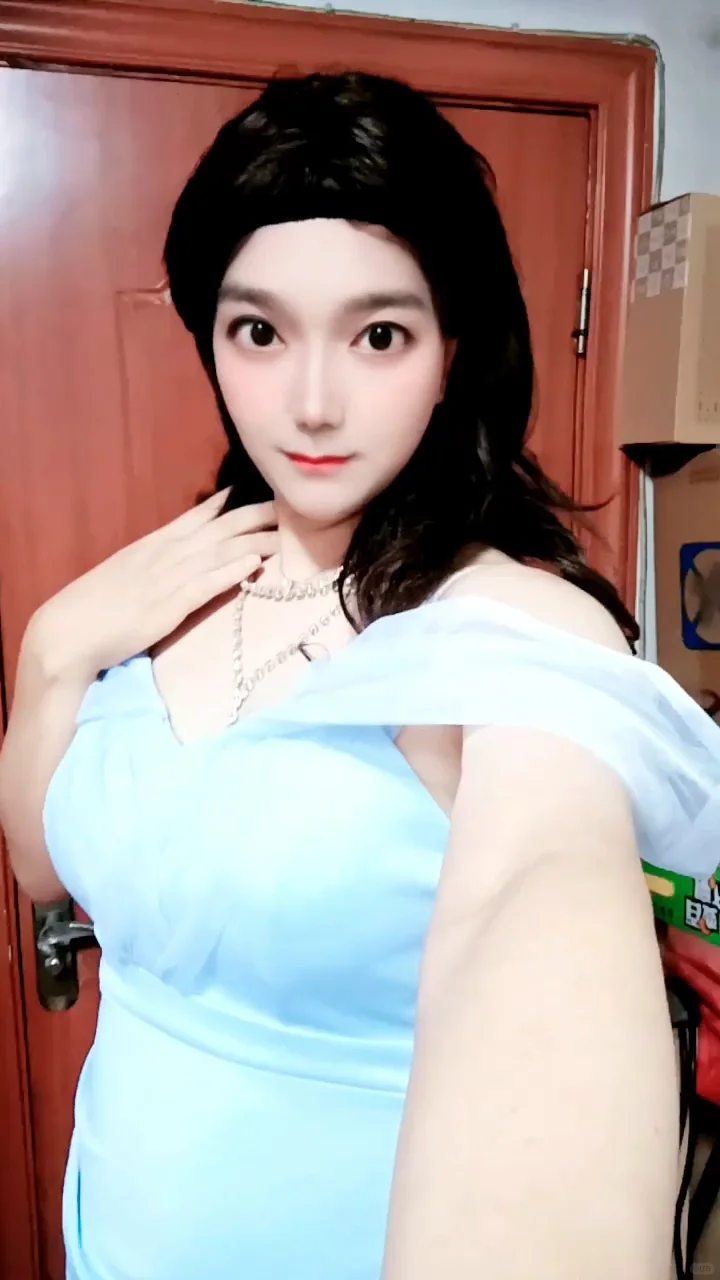 男人为啥不能穿女装？看我穿裙子后多好看！