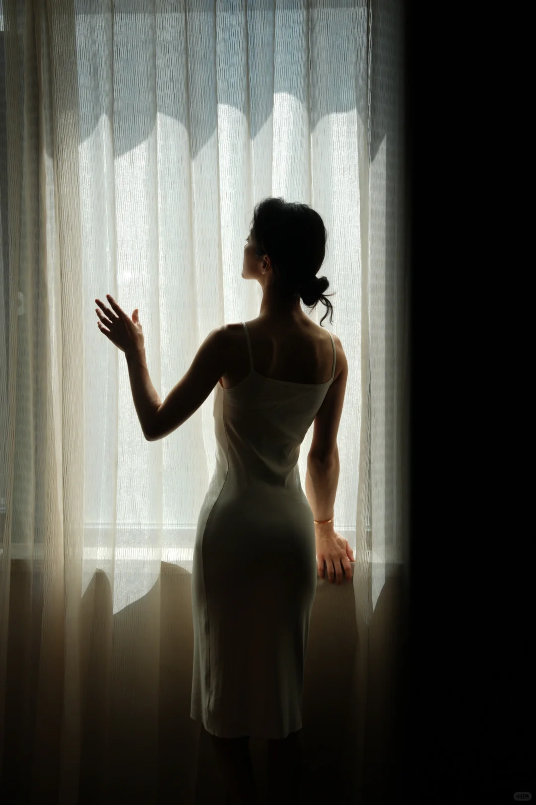 窗边的阳光和你，很般配！