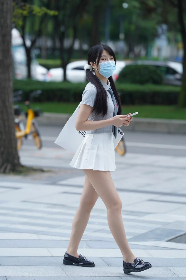 街拍超短裙穿搭