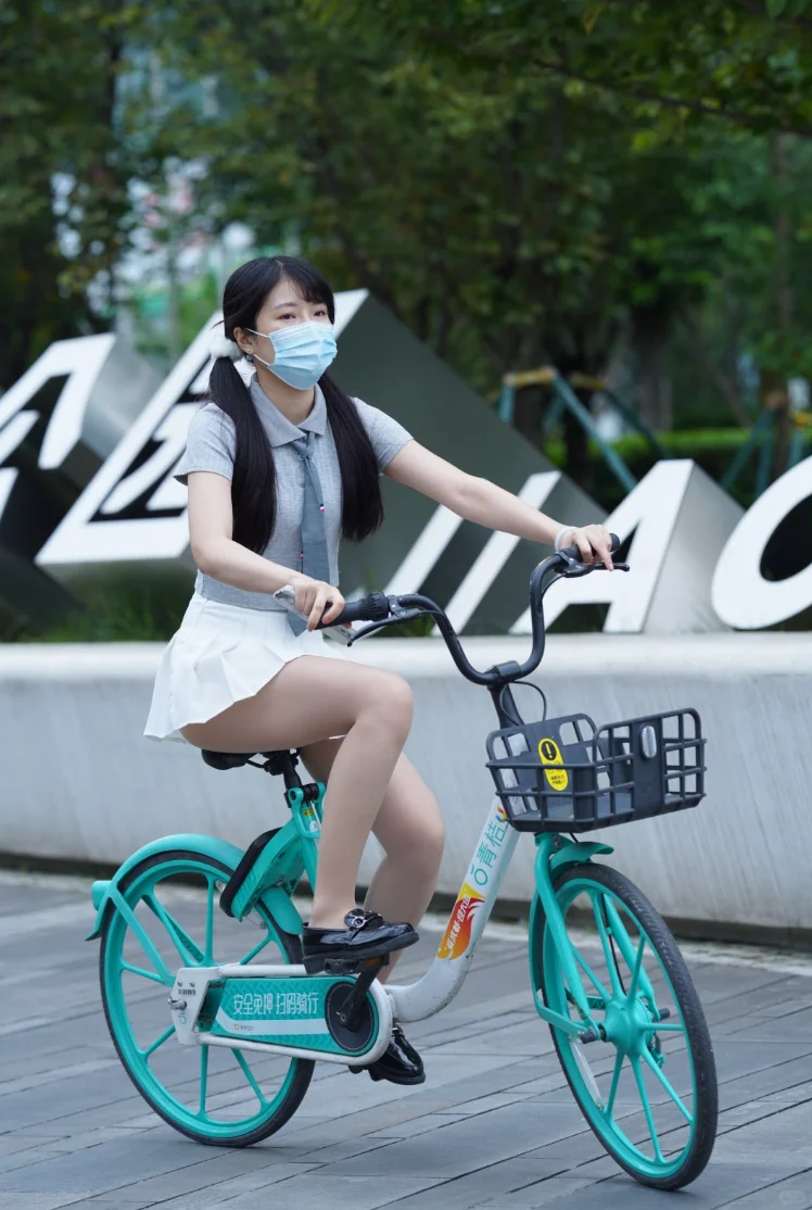 街拍超短裙穿搭