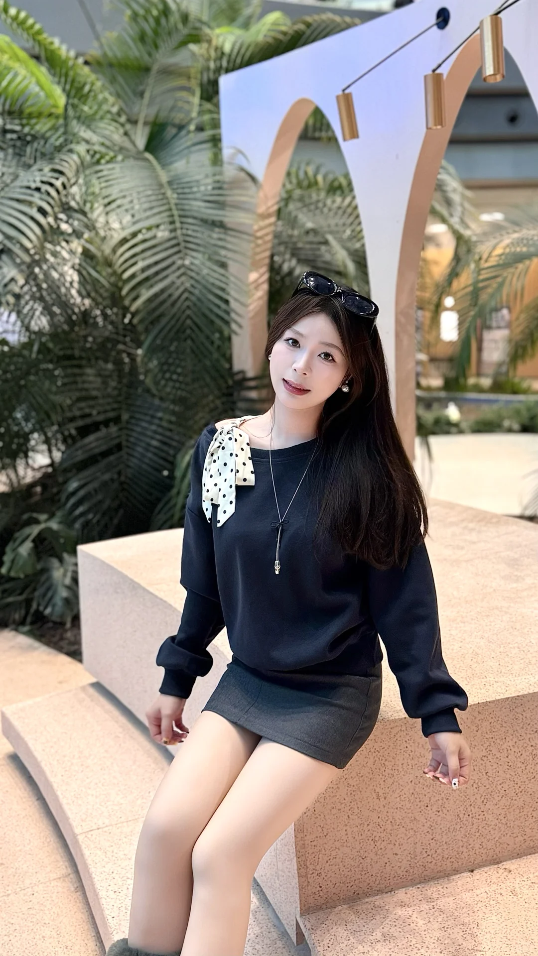 纯欲韩系小姐姐.*💭好喜欢这件斜肩波点衫～