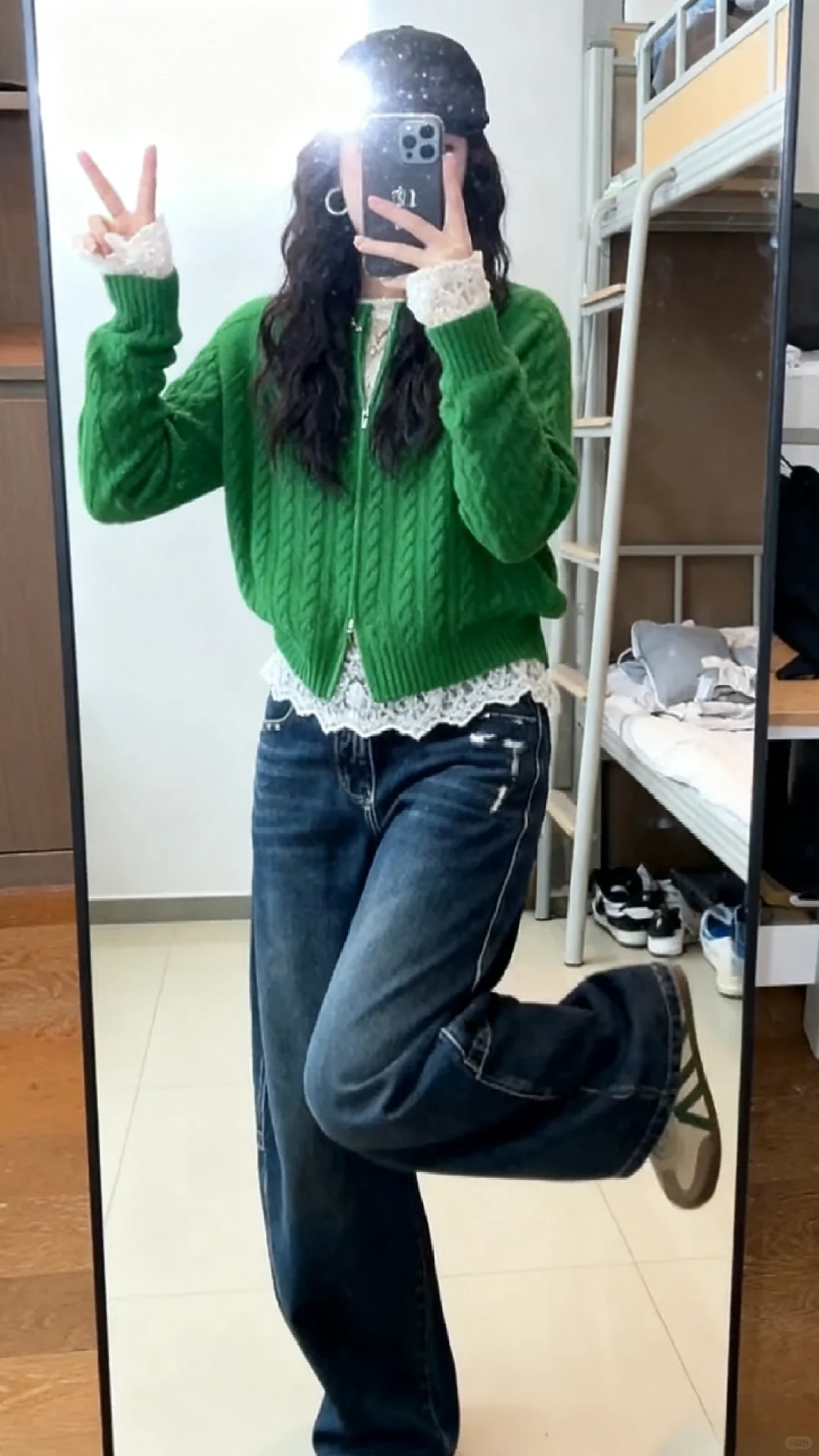 ❤校园穿搭｜复古绿毛衣+阔腿牛仔的松弛感