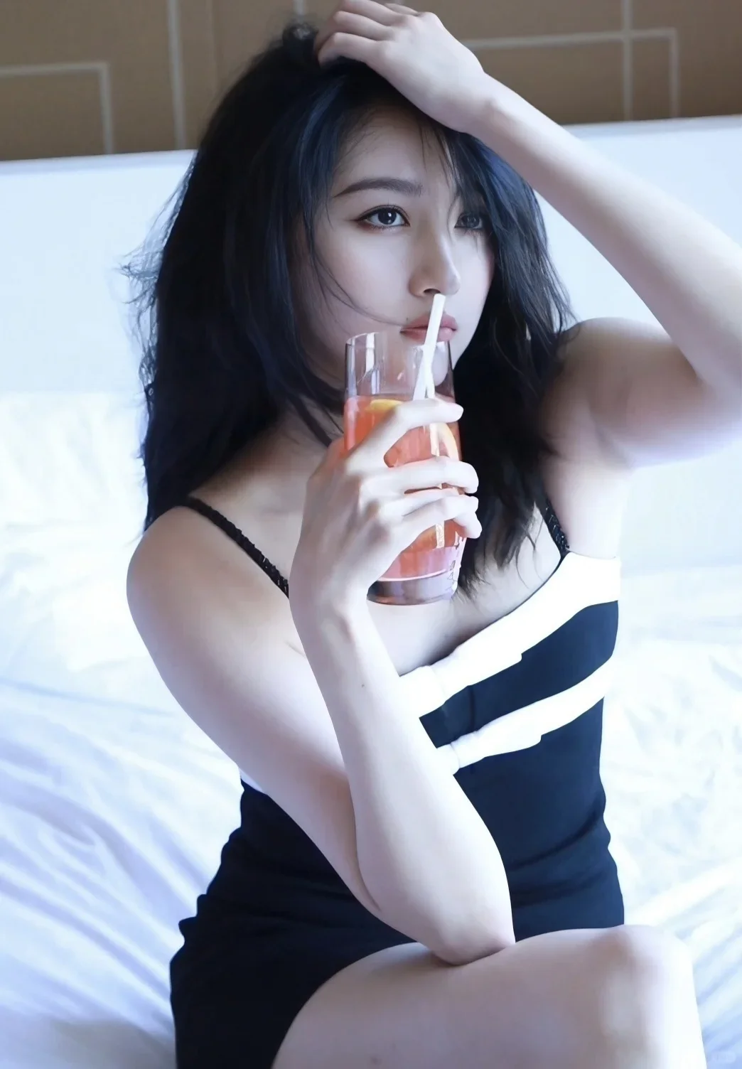 关晓彤纯欲私服小心机 氛围美人妩媚撩