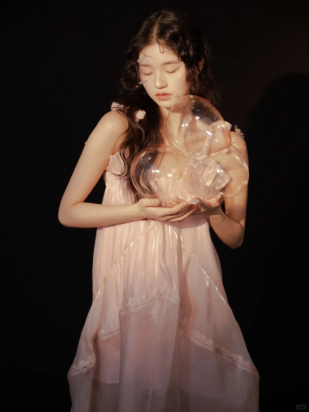 冰蝶破茧，泡沫化影丨轻法式纯欲慵懒感写真