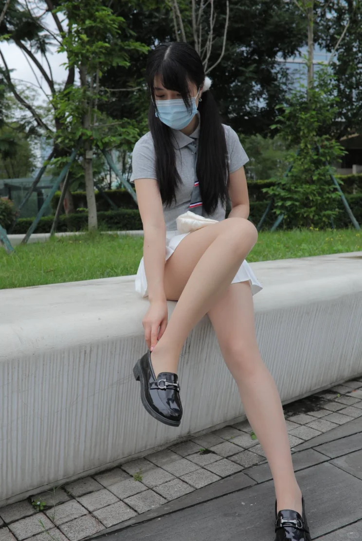 街拍超短裙穿搭小姐姐