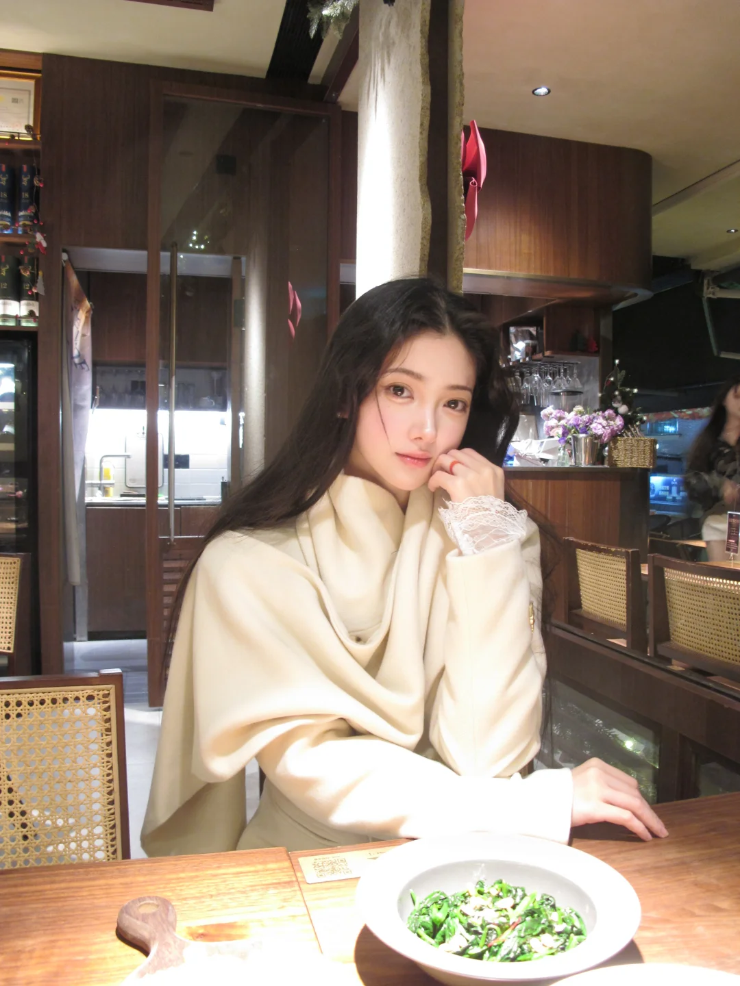 给i人存一些吃饭拍照姿势