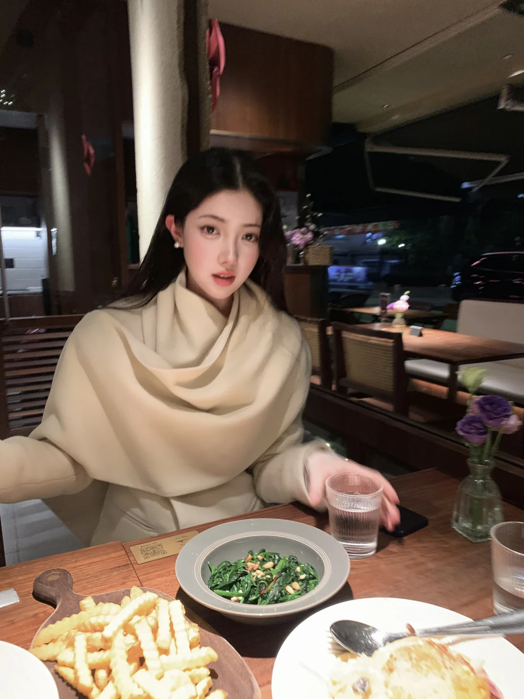 给i人存一些吃饭拍照姿势