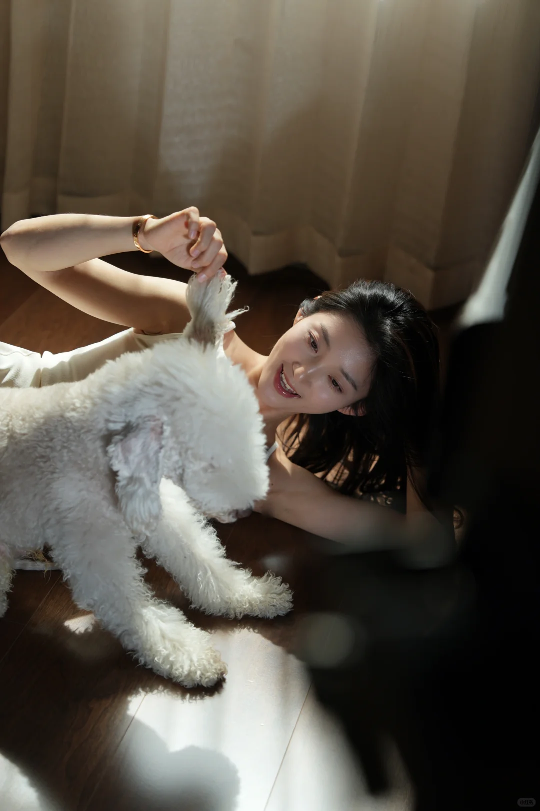 窗边的阳光和你，很般配！