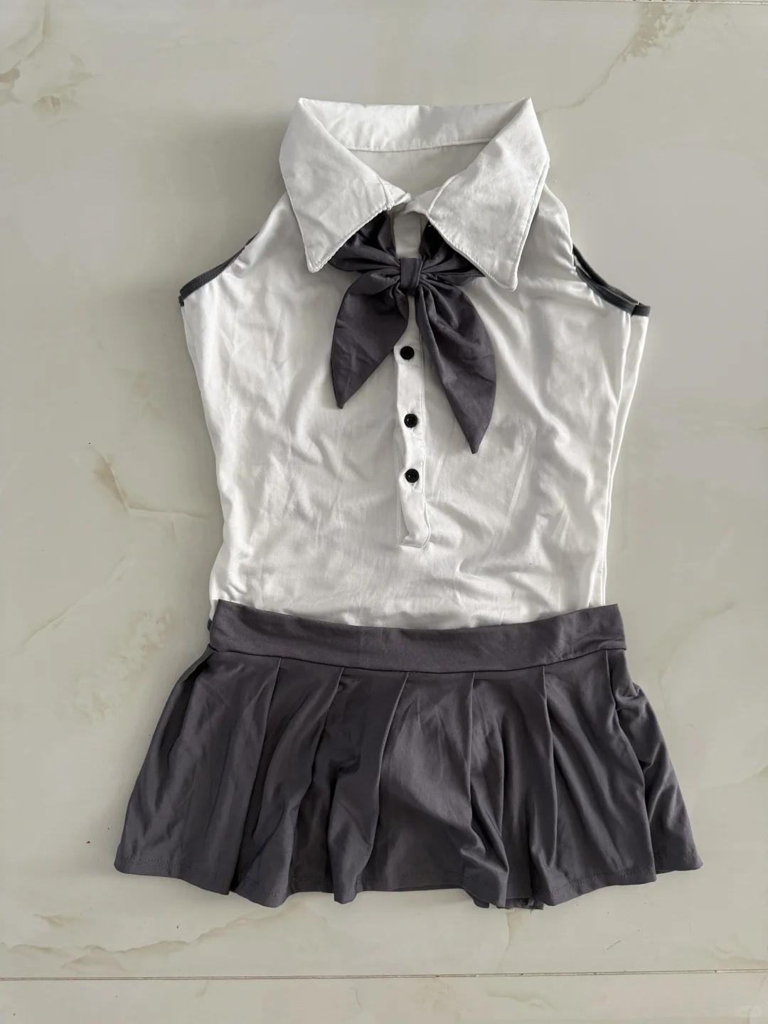 左滑看女朋友的约会穿搭❗