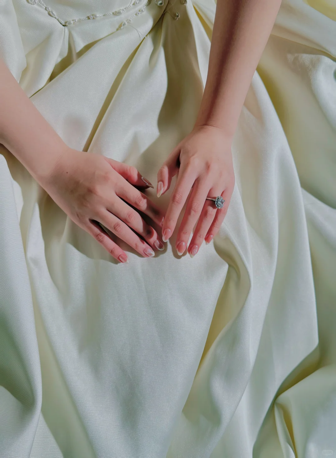 备婚日记🤍💅🏻白女婚甲太高级了！