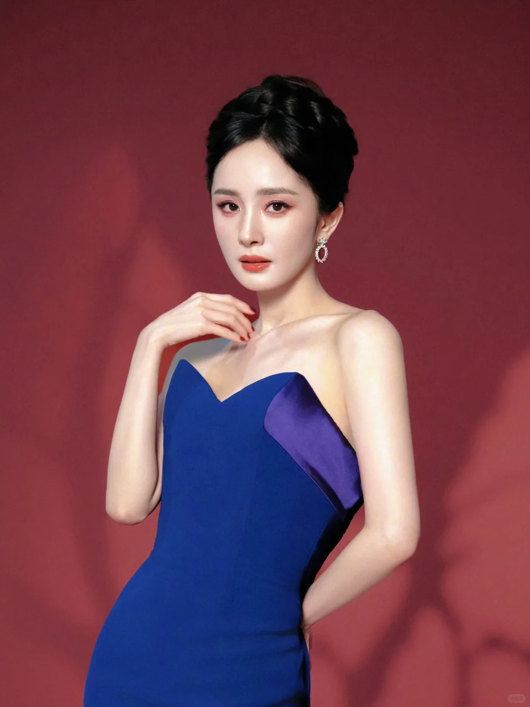 甜言幂语～如云峰峦相依立，美肩如画梦中悠