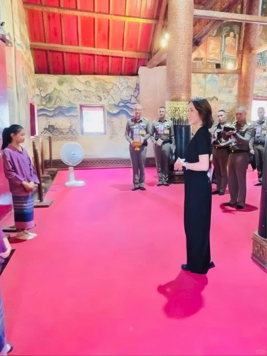 40岁诗妮娜妩媚动人，盛世美颜360度无死角