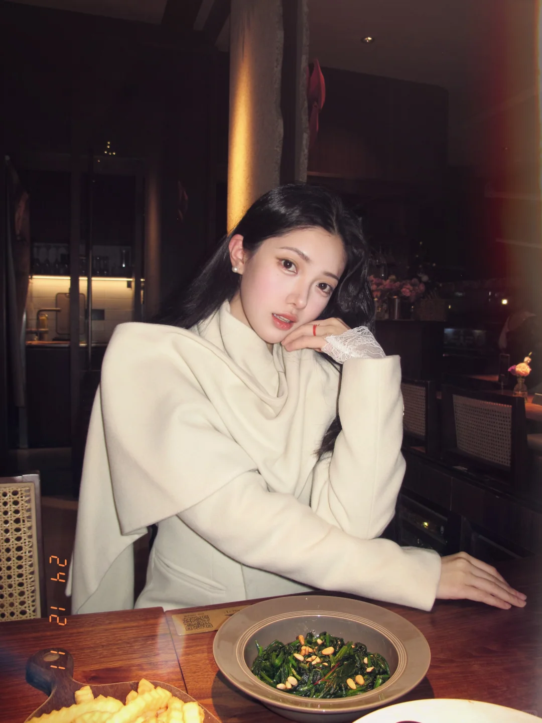 给i人存一些吃饭拍照姿势