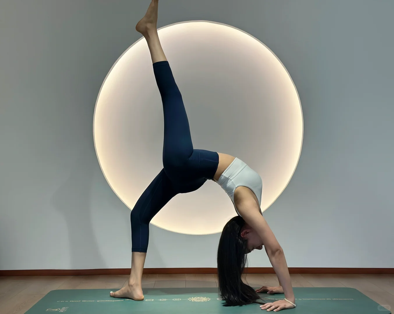 练瑜伽的女生真的太美啦！🧘‍♀️