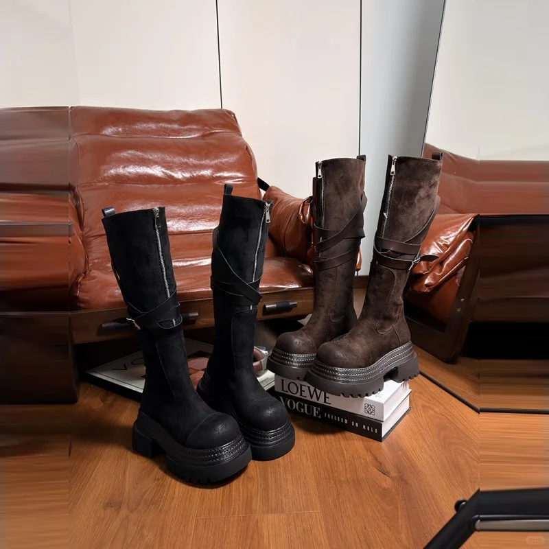 绒面厚底松糕长筒靴：秋冬小个子的增高神器