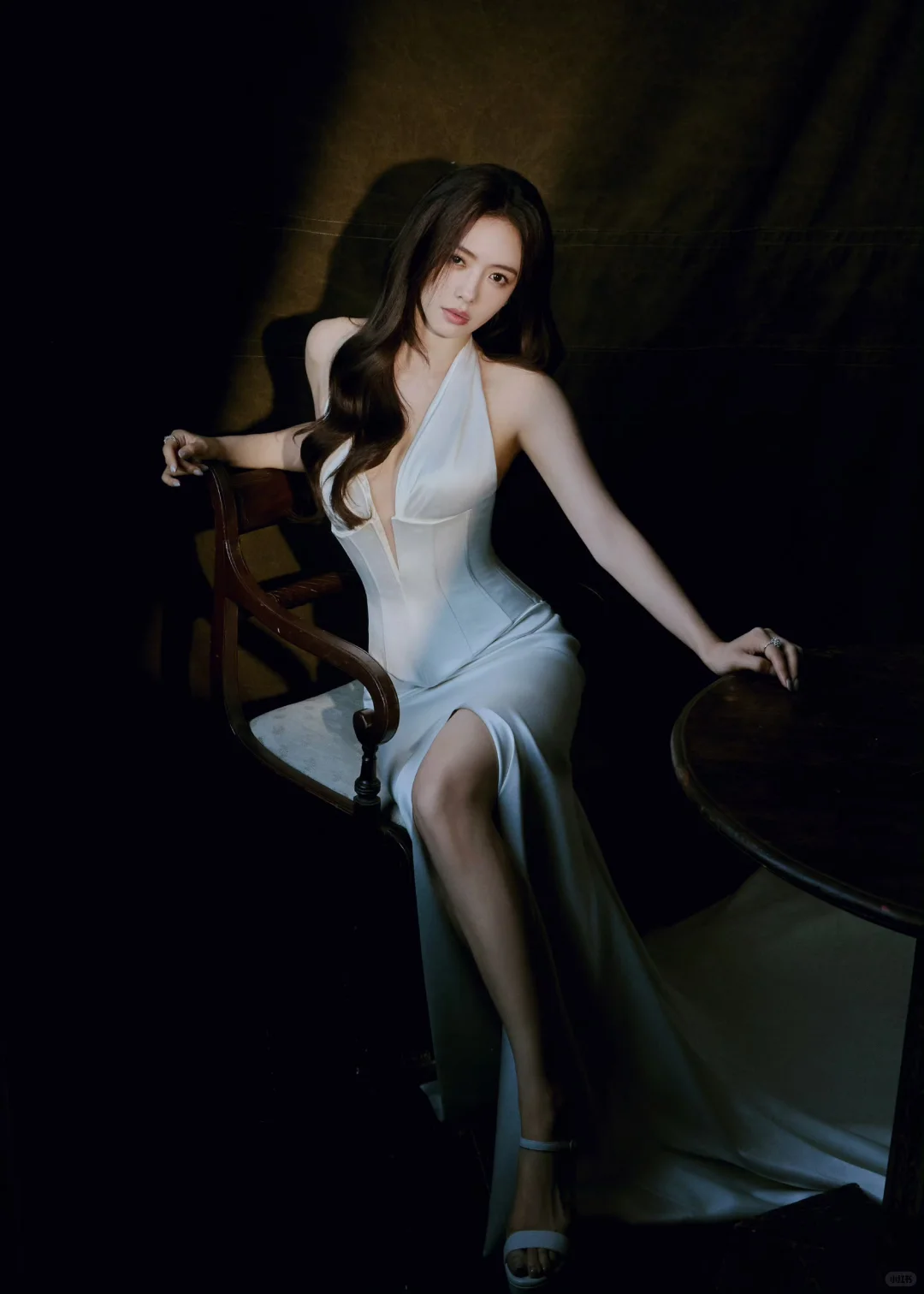 蔡文静 红毯尤物V有点深