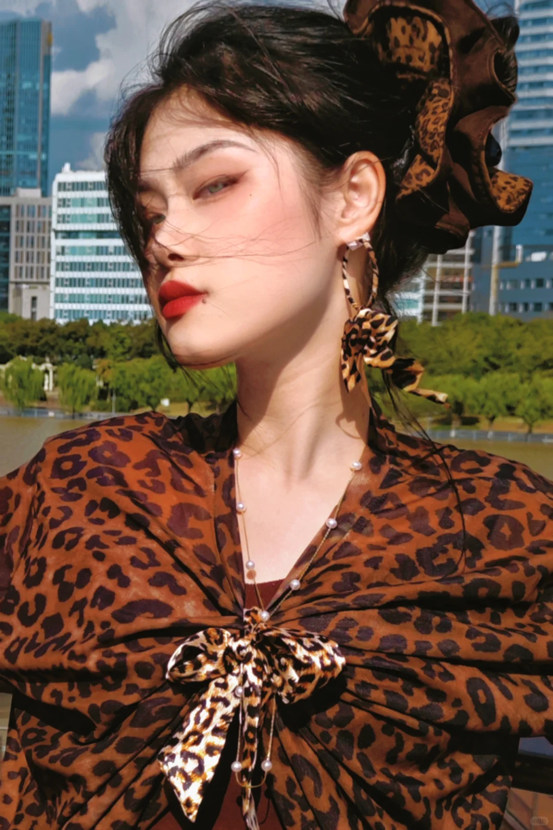 她的眼神像是在看猎物