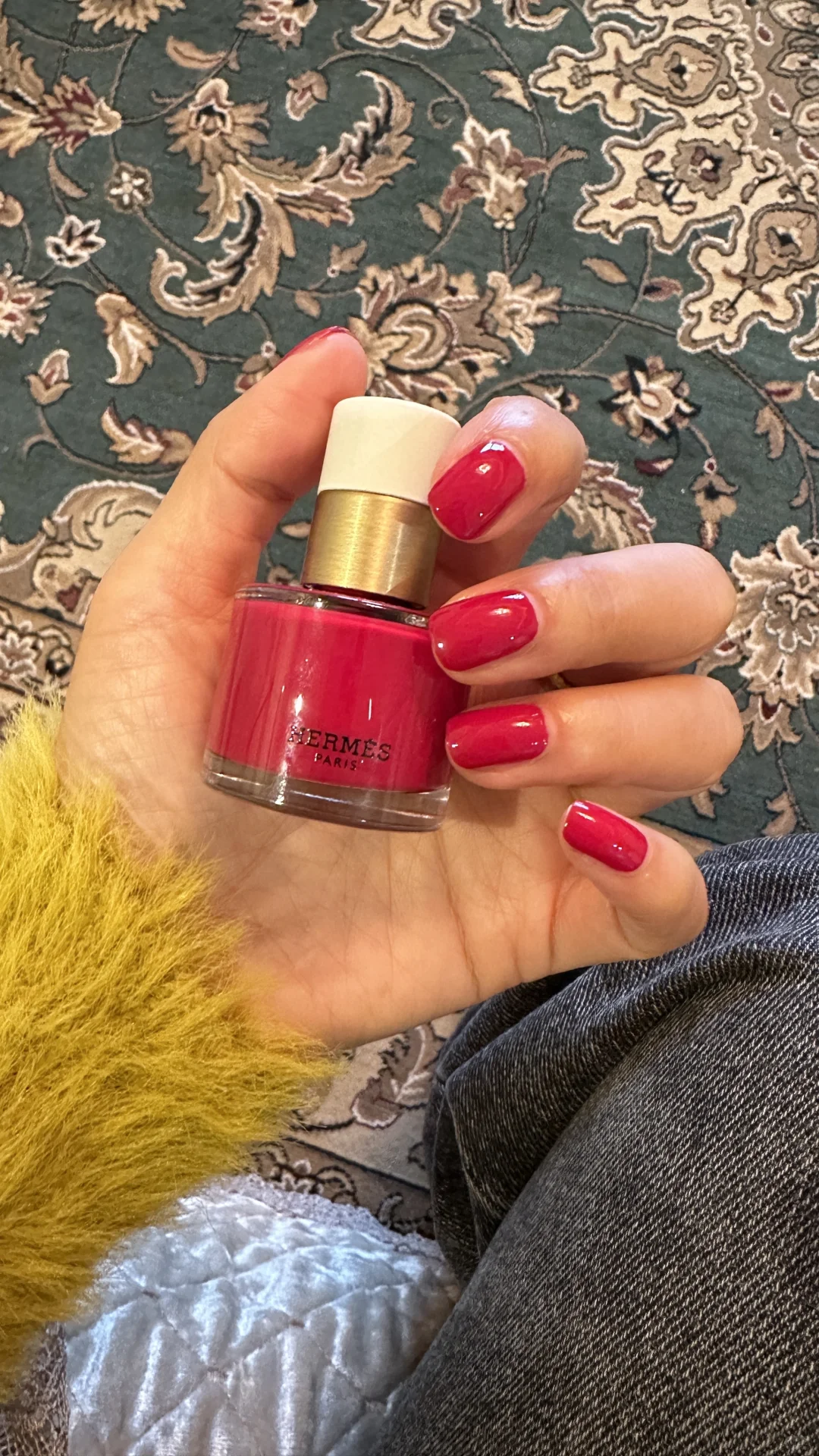 新入的爱马仕指甲油77号 原相机试色