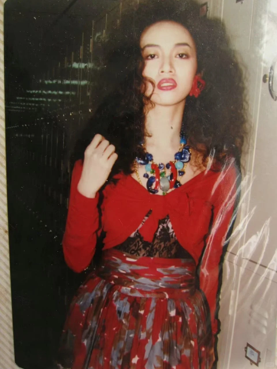 时尚梅艳芳，女人味十足