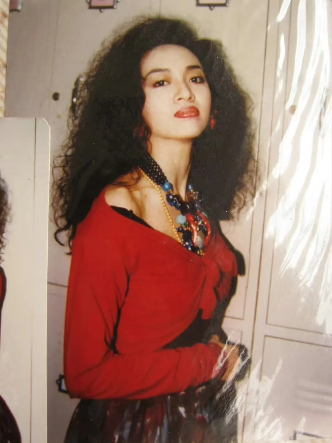 时尚梅艳芳，女人味十足