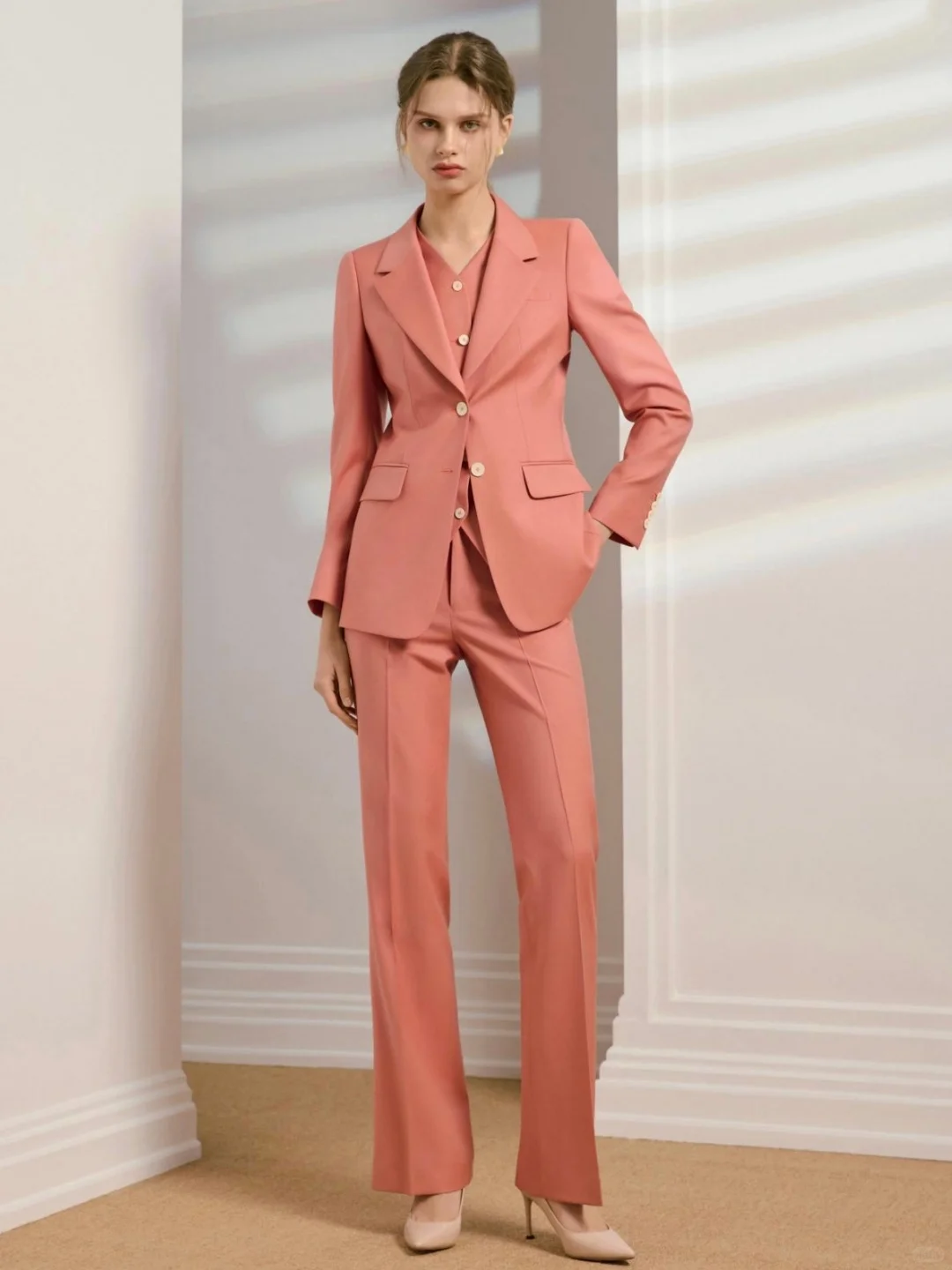 女士通勤职场西装穿搭｜气质干练简约