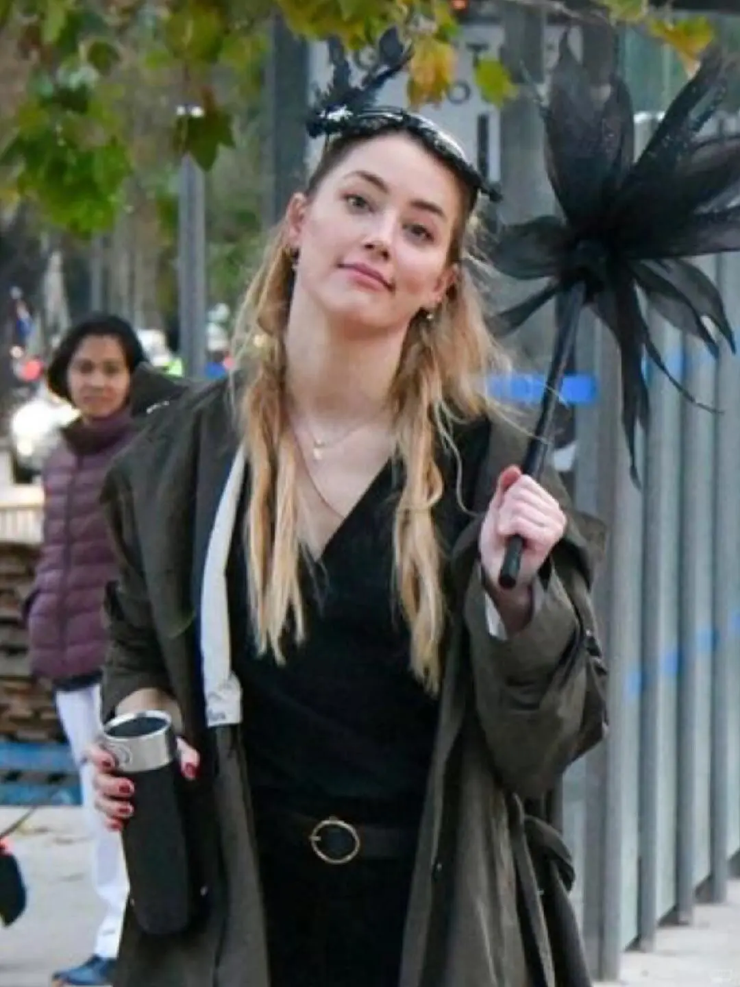 德州悍妇无论怎么装扮都好美哇