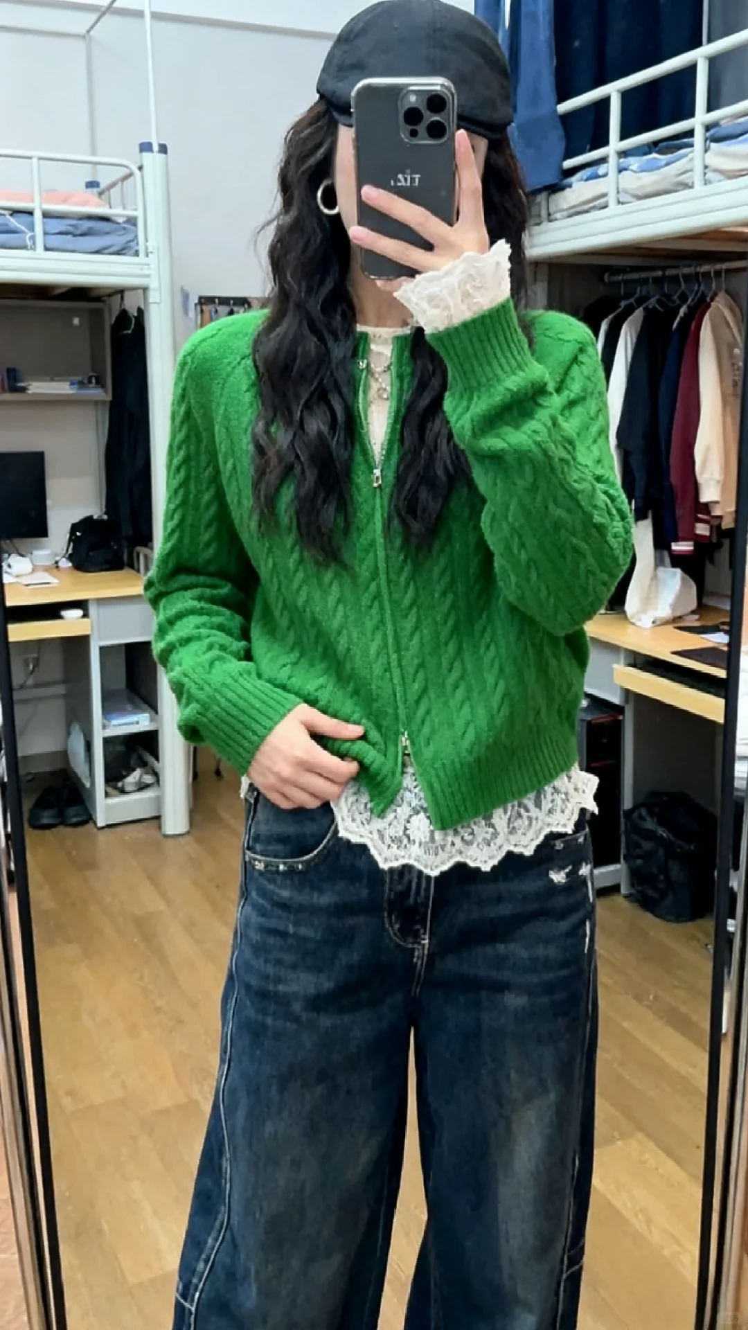 ❤校园穿搭｜复古绿毛衣+阔腿牛仔的松弛感