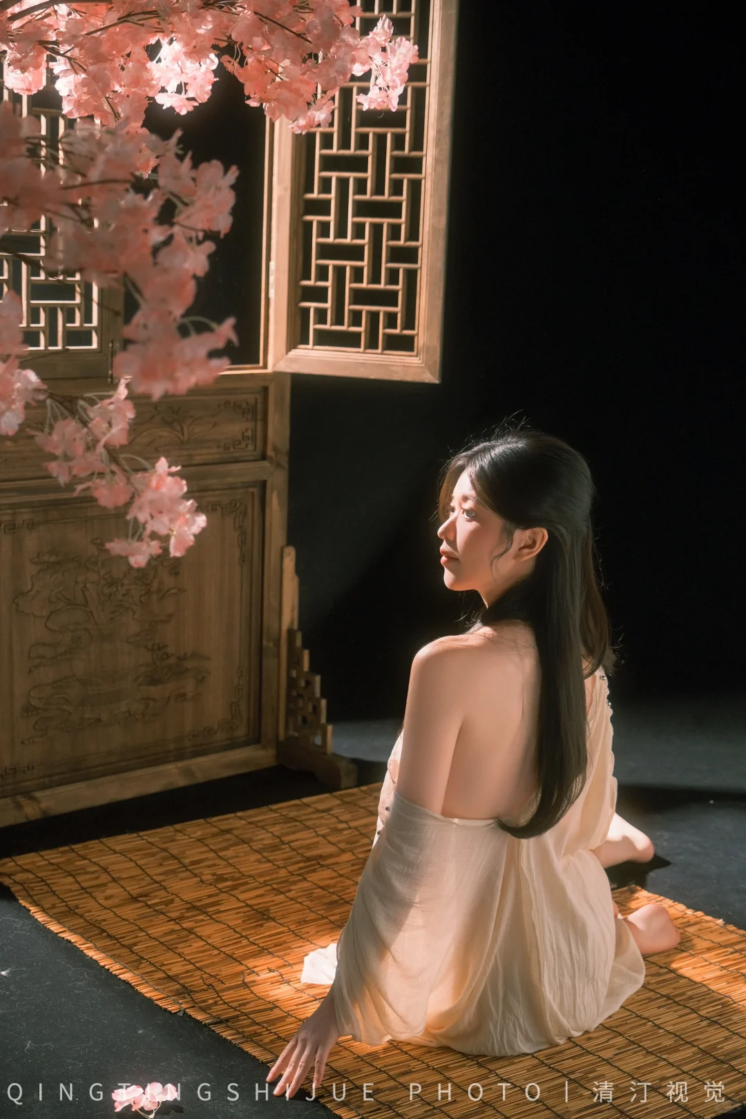 新中式轻私房 温柔与妩媚并存