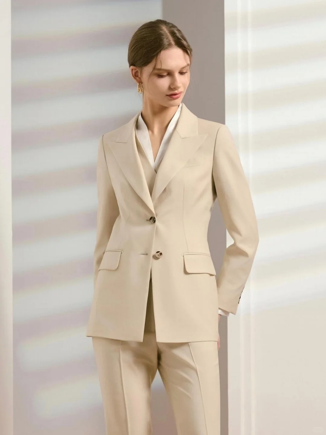 女士通勤职场西装穿搭｜气质干练简约