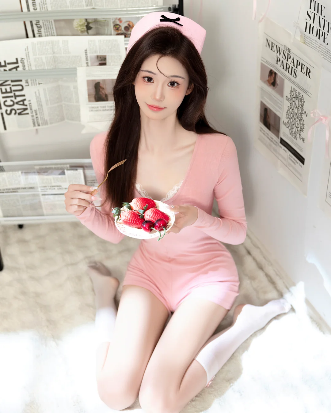 💔被骂“擦边”却爆火？粉色小护士写真