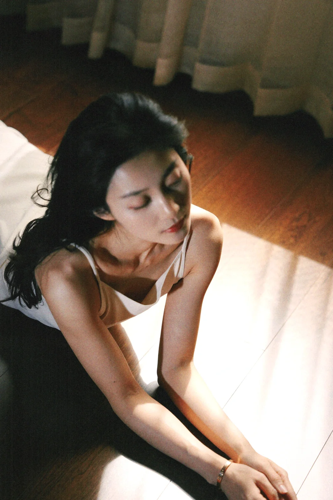 窗边的阳光和你，很般配！