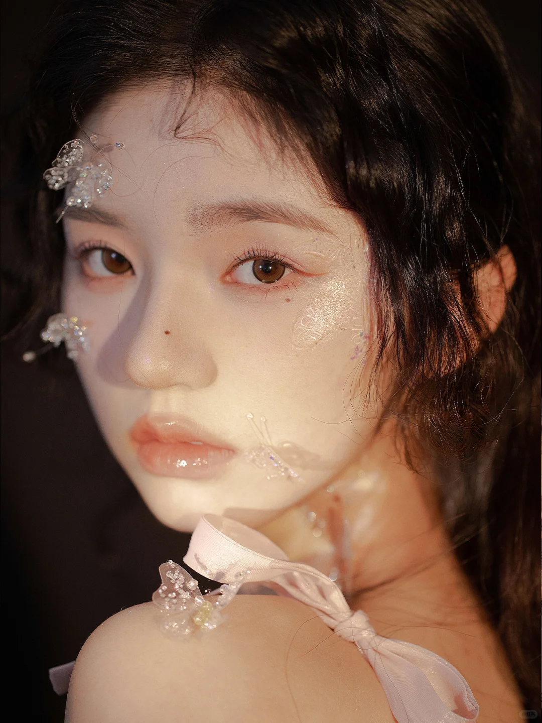 冰蝶破茧，泡沫化影丨轻法式纯欲慵懒感写真