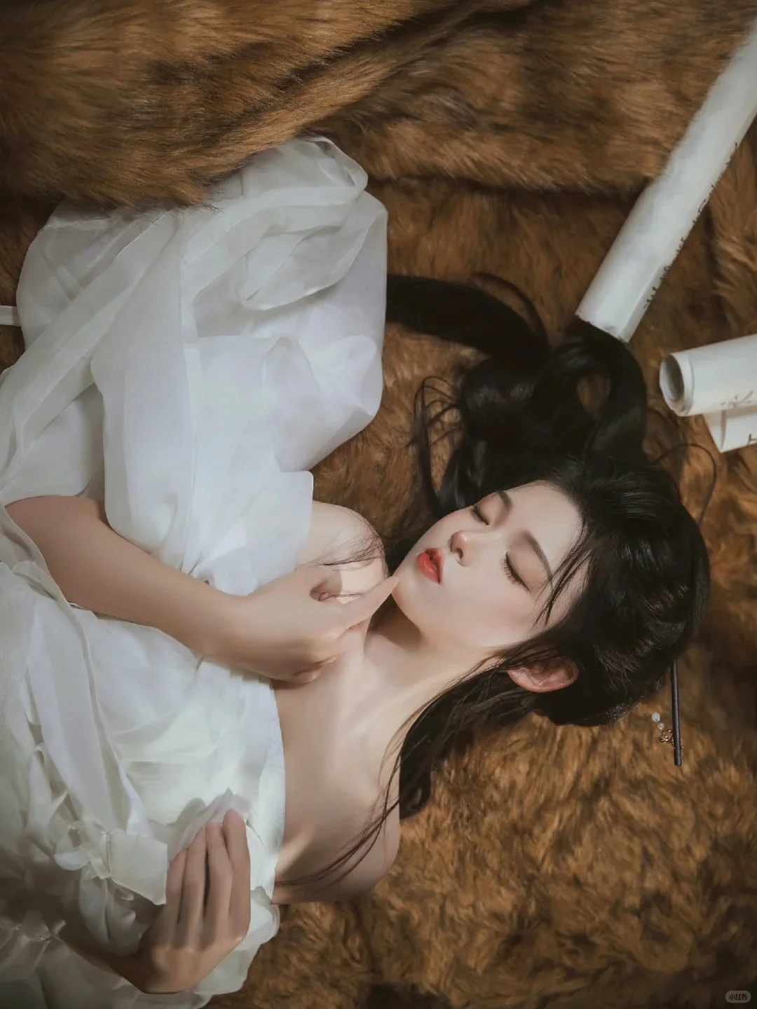 纯欲氛围拉满的室内小唯写真！谁能拒绝？