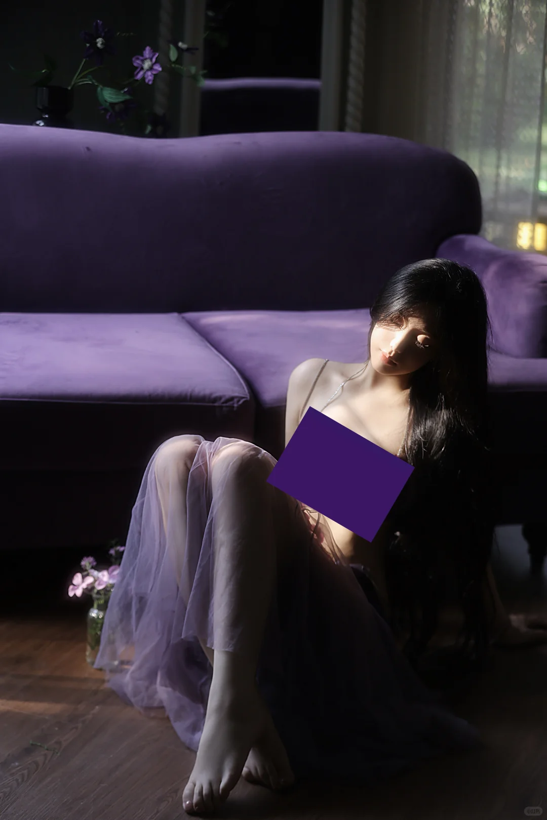 光影氛围感｜紫色沙发好有氛围感