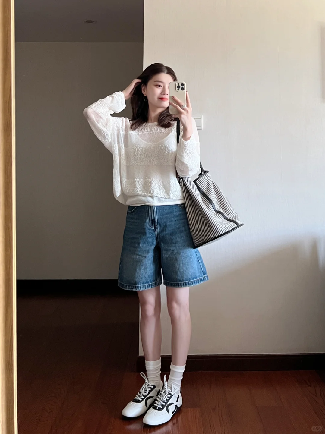 罩衫叠穿+牛仔中裤，轻松应对夏秋过渡季~