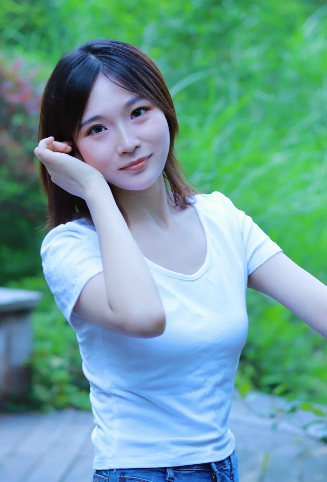 在户外的她真的很美！🍃