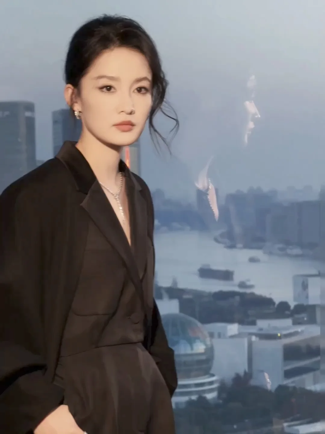 “妈生脸”的骨相优势，侧脸绝杀