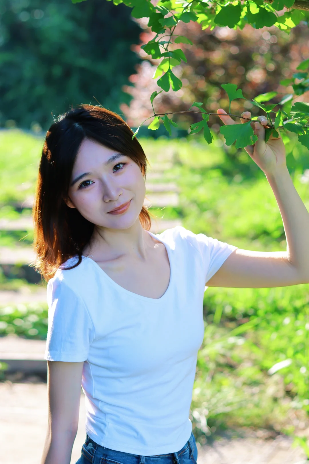 在户外的她真的很美！🍃