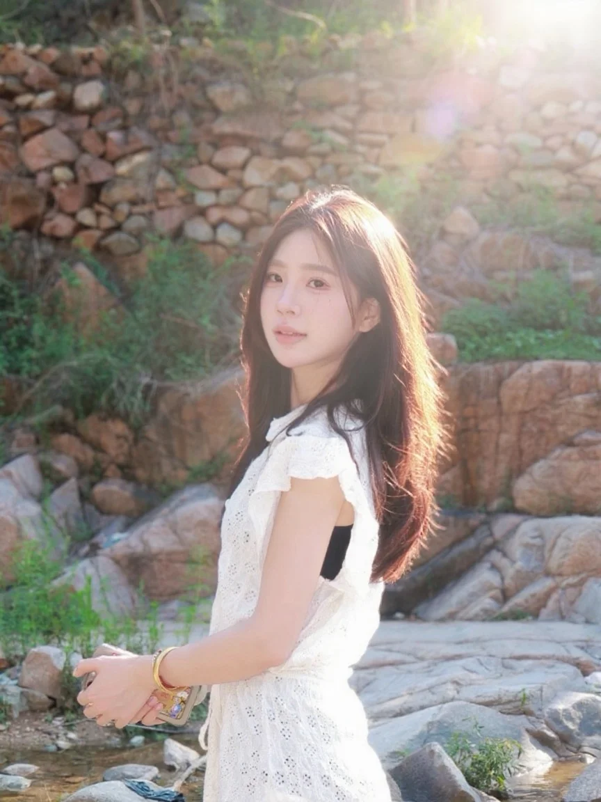 山野里阳光里的女孩👧🏻