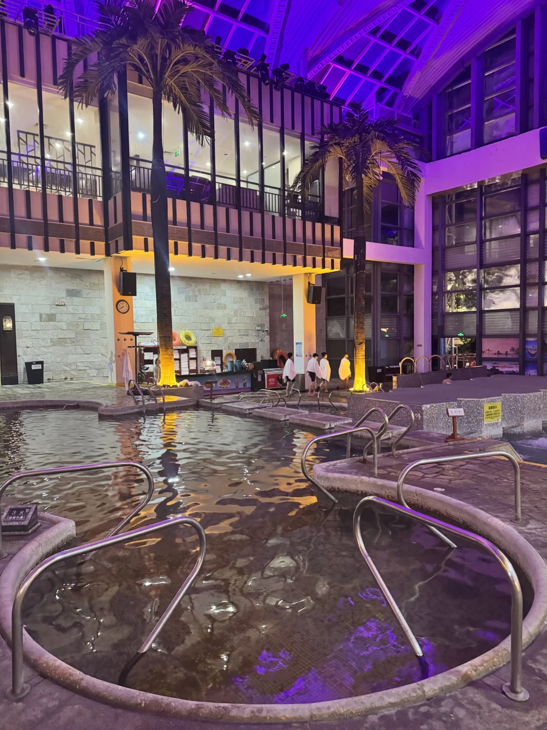 忙完一天泡温泉 是最治愈的啦😌