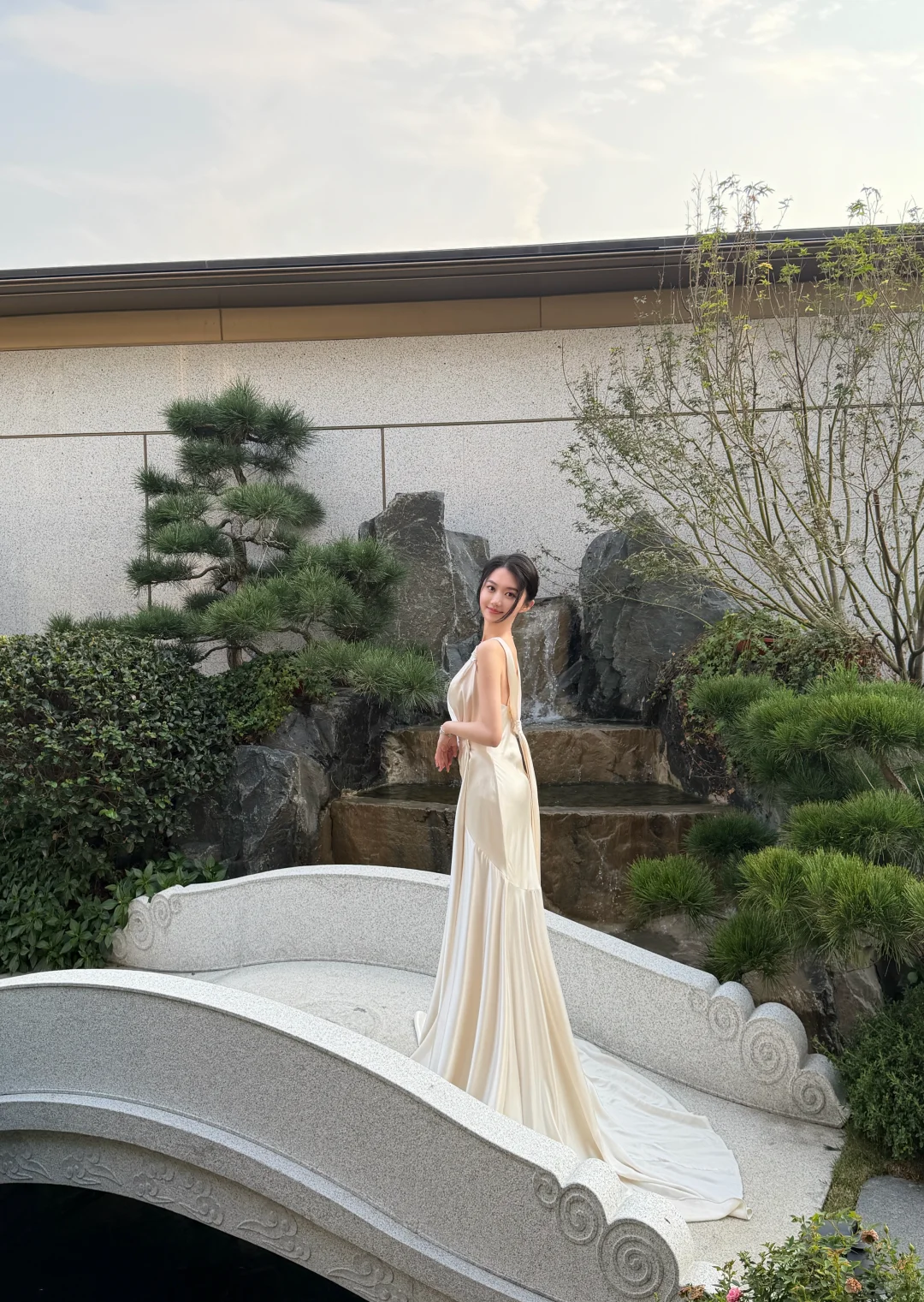 几十万的裙子穿上就是好看