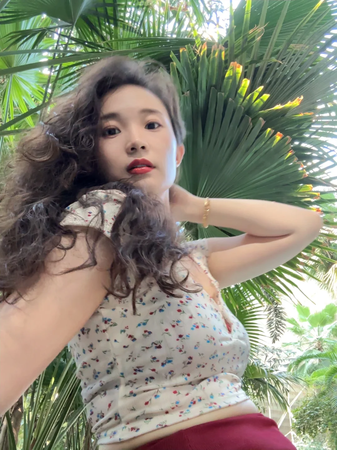 推荐一款好看的泳衣，可以冲！