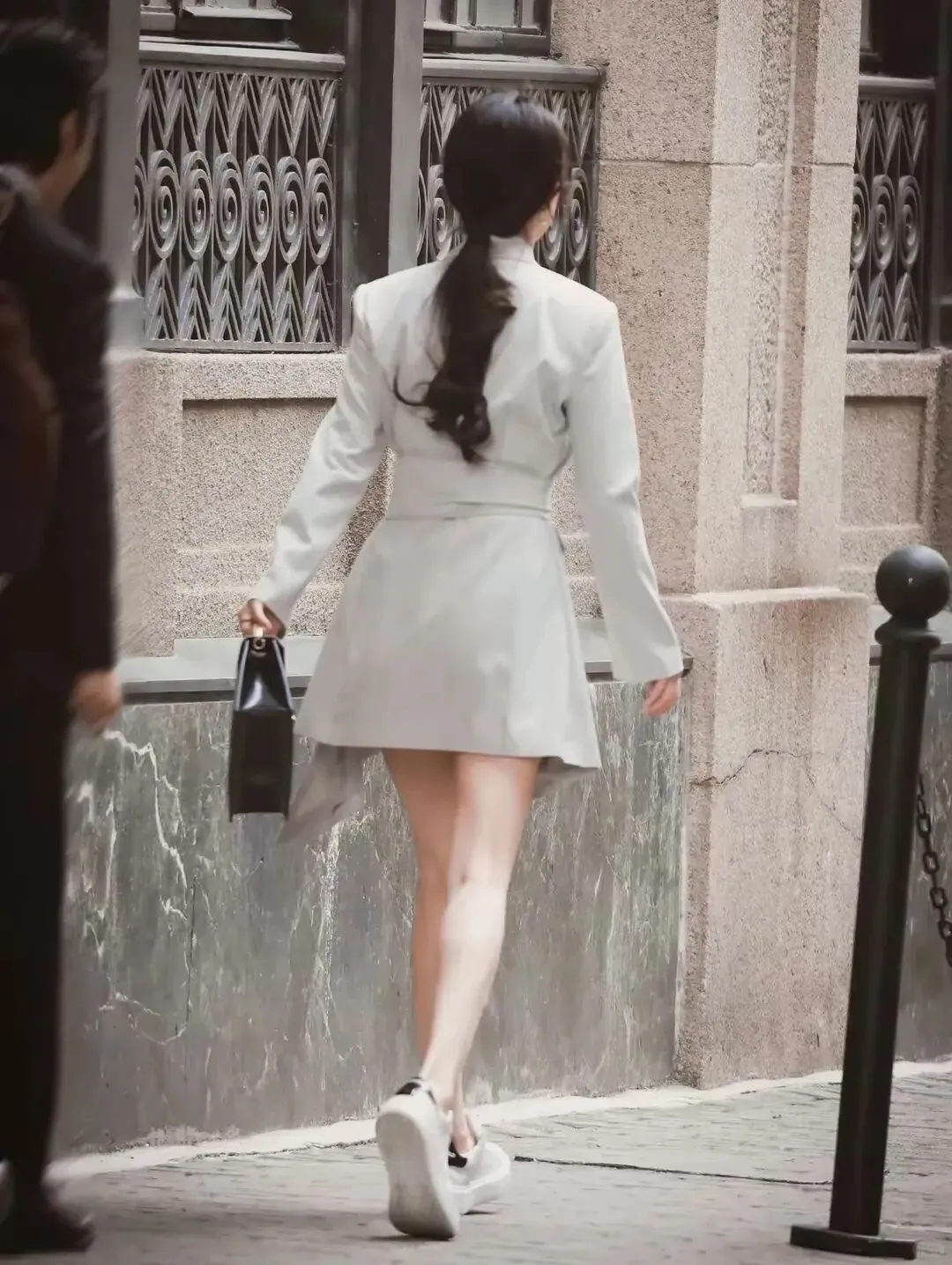 人妻感十足的大幂幂