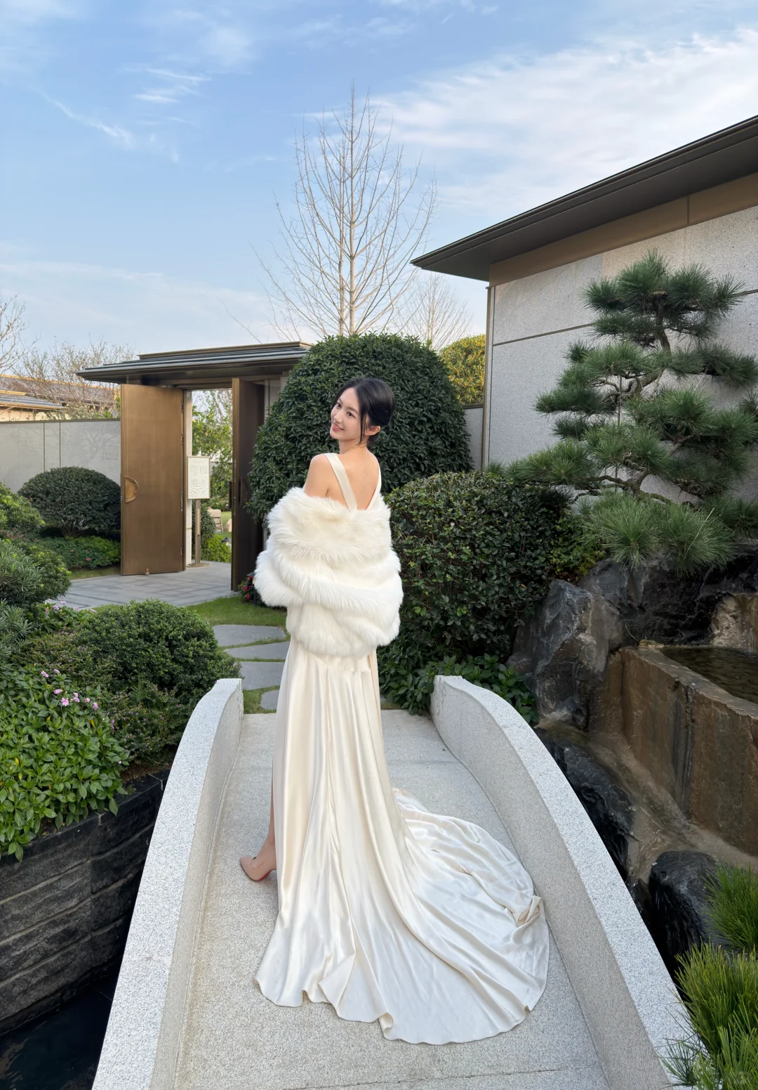 几十万的裙子穿上就是好看