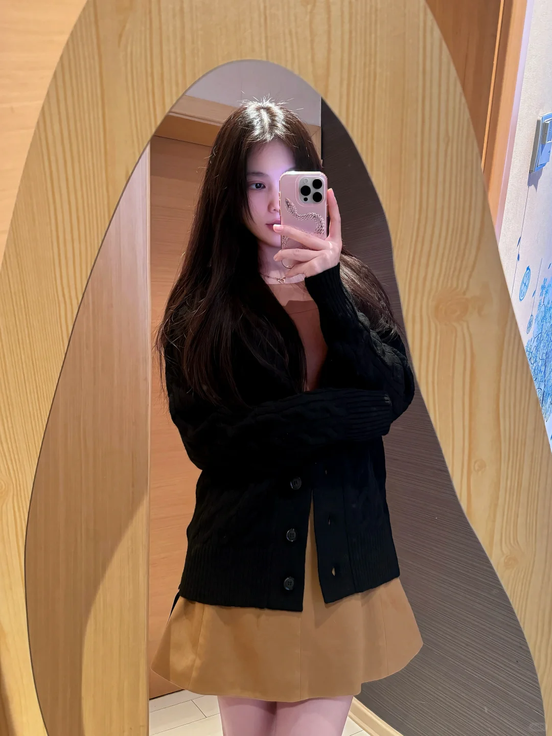 琮瑗同款黑色毛衣➕棕色高干文麂皮连衣裙