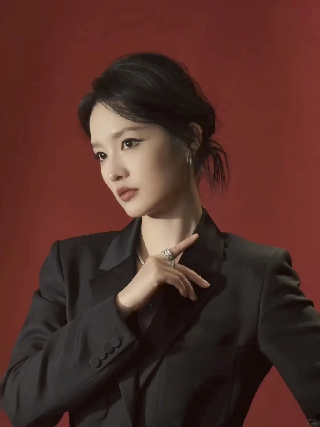 “妈生脸”的骨相优势，侧脸绝杀